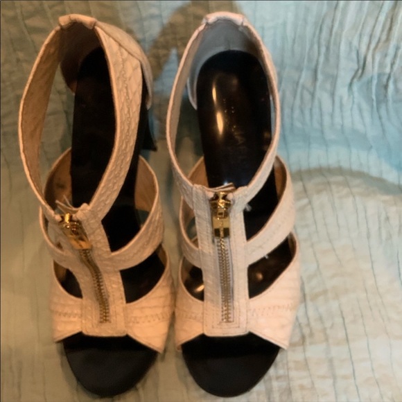 Michael Kors nude snakeskin zip up heels 3 3/4 EUC - Picture 3 of 6
